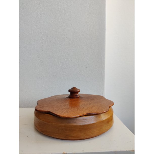 Rundt tr�skrin med r�dt fl�jl