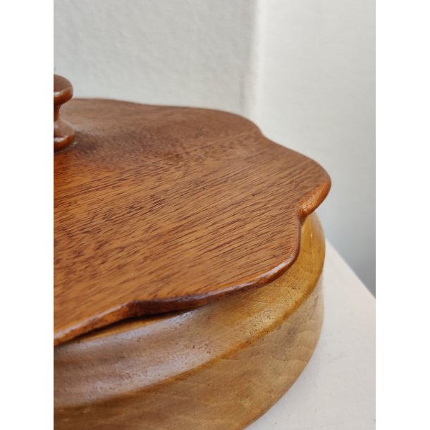 Rundt tr�skrin med r�dt fl�jl