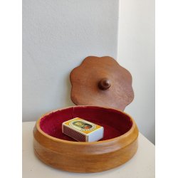 Rundt tr�skrin med r�dt fl�jl