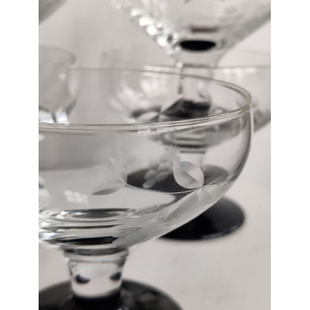 Vintage sortfods champagnesk�le med druer 5 stk