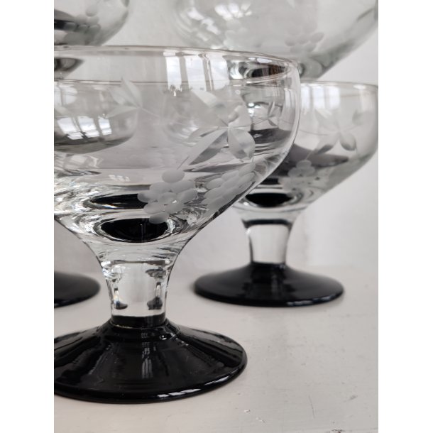 Vintage sortfods champagnesk�le med druer 5 stk