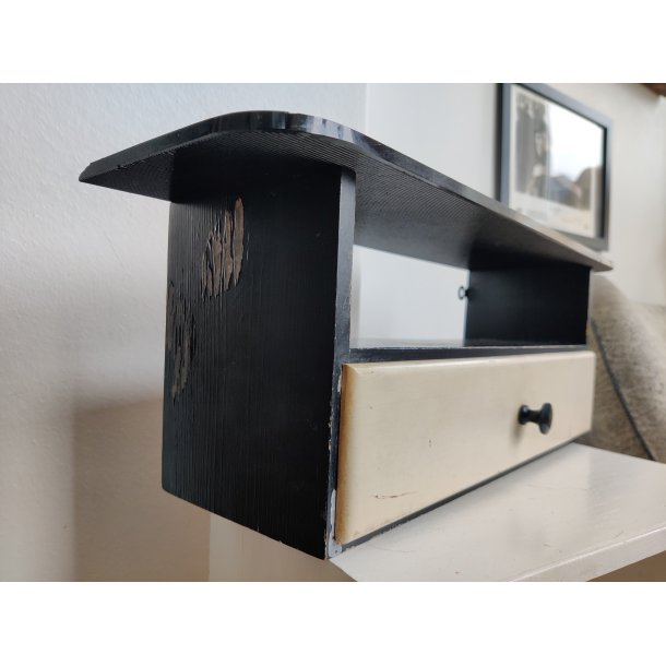 Sort glashylde med skuffe, 1950'erne