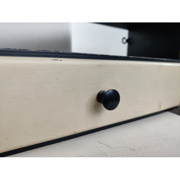 Sort glashylde med skuffe, 1950'erne