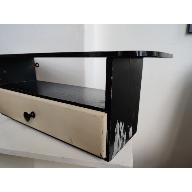 Sort glashylde med skuffe, 1950'erne