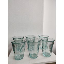 Seks vandglas formet som plastikkrus