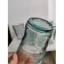 Seks vandglas formet som plastikkrus