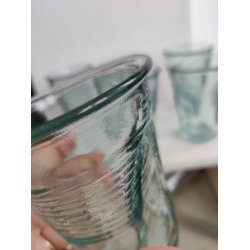 Seks vandglas formet som plastikkrus