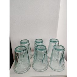 Seks vandglas formet som plastikkrus