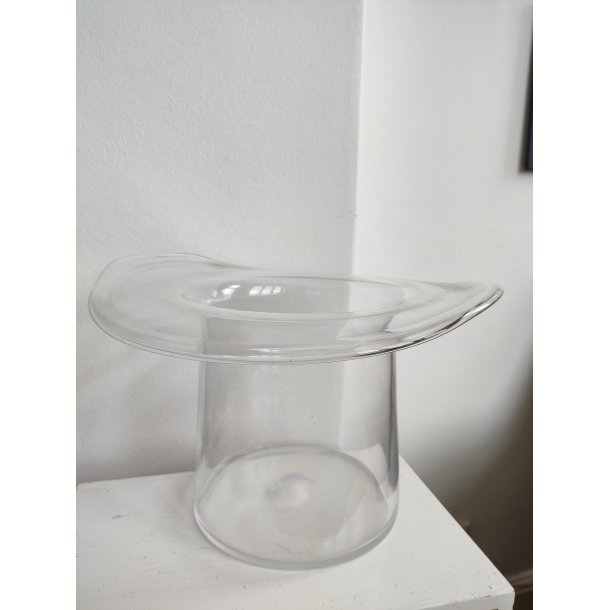 Vink�ler el. champagnek�ler i glas, formet som h�j hat