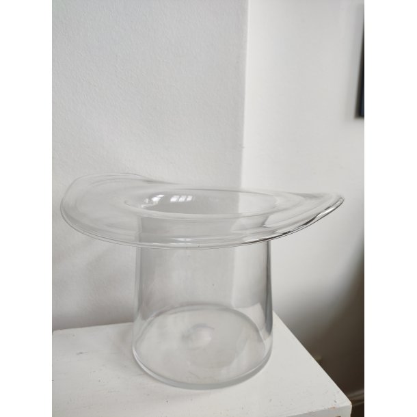 Vink�ler el. champagnek�ler i glas, formet som h�j hat