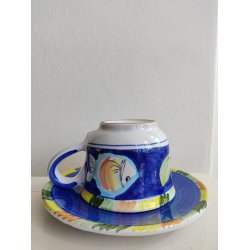 Italienske cappuccino-kopper med fisk