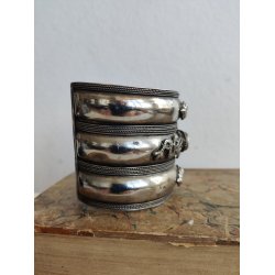 Indisk armring med r�de sten