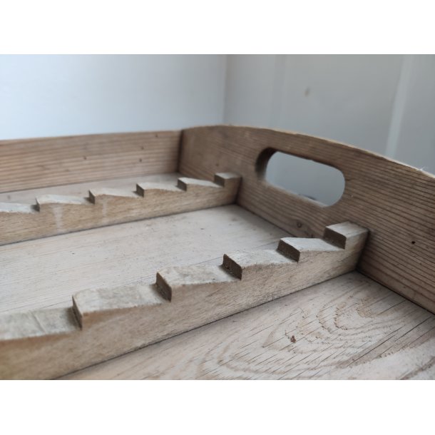 Stor dekorativ vintage tr�bakke 