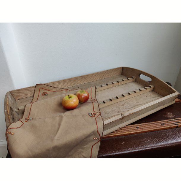 Stor dekorativ vintage tr�bakke 