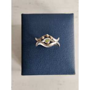 Unika s�lvring m. 14 kt guldkugler og peridot