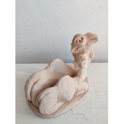 Glade kameler i keramik