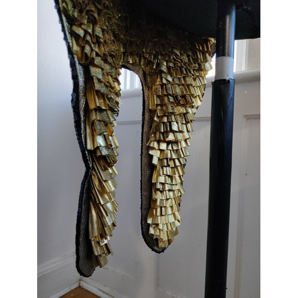 Kostumejakke med guld og pailetter