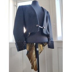 Caroline Henderson kostumejakke med gyldne svalehaler