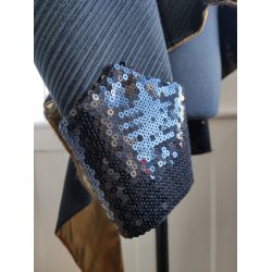 Caroline Henderson kostumejakke med gyldne svalehaler