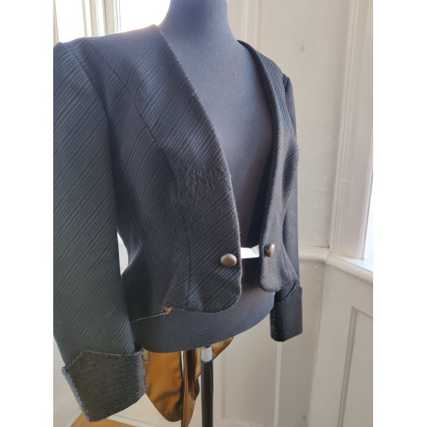 Caroline Henderson kostumejakke med gyldne svalehaler