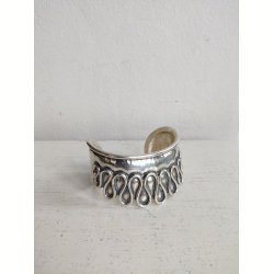 Fors�lvet h�ndlavet armring