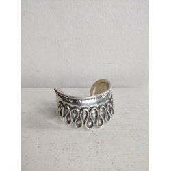 Fors�lvet h�ndlavet armring