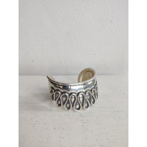 Fors�lvet h�ndlavet armring