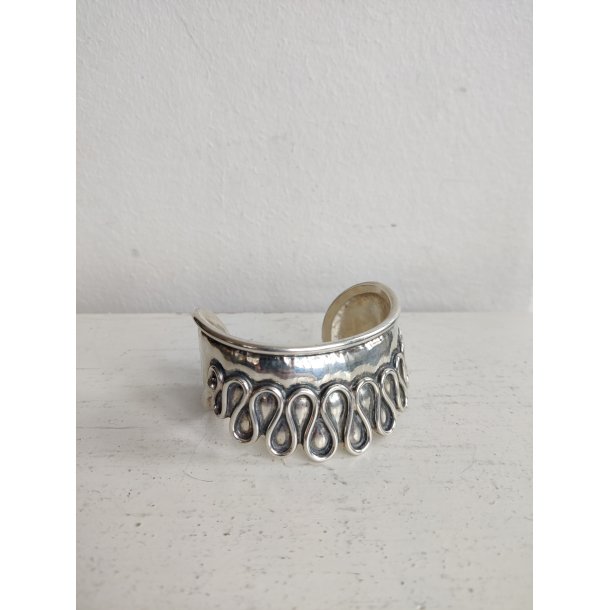 Fors�lvet h�ndlavet armring