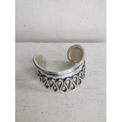 Fors�lvet h�ndlavet armring