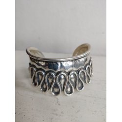 Fors�lvet h�ndlavet armring