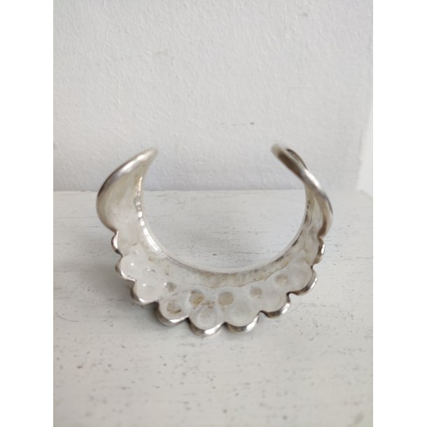 Fors�lvet h�ndlavet armring