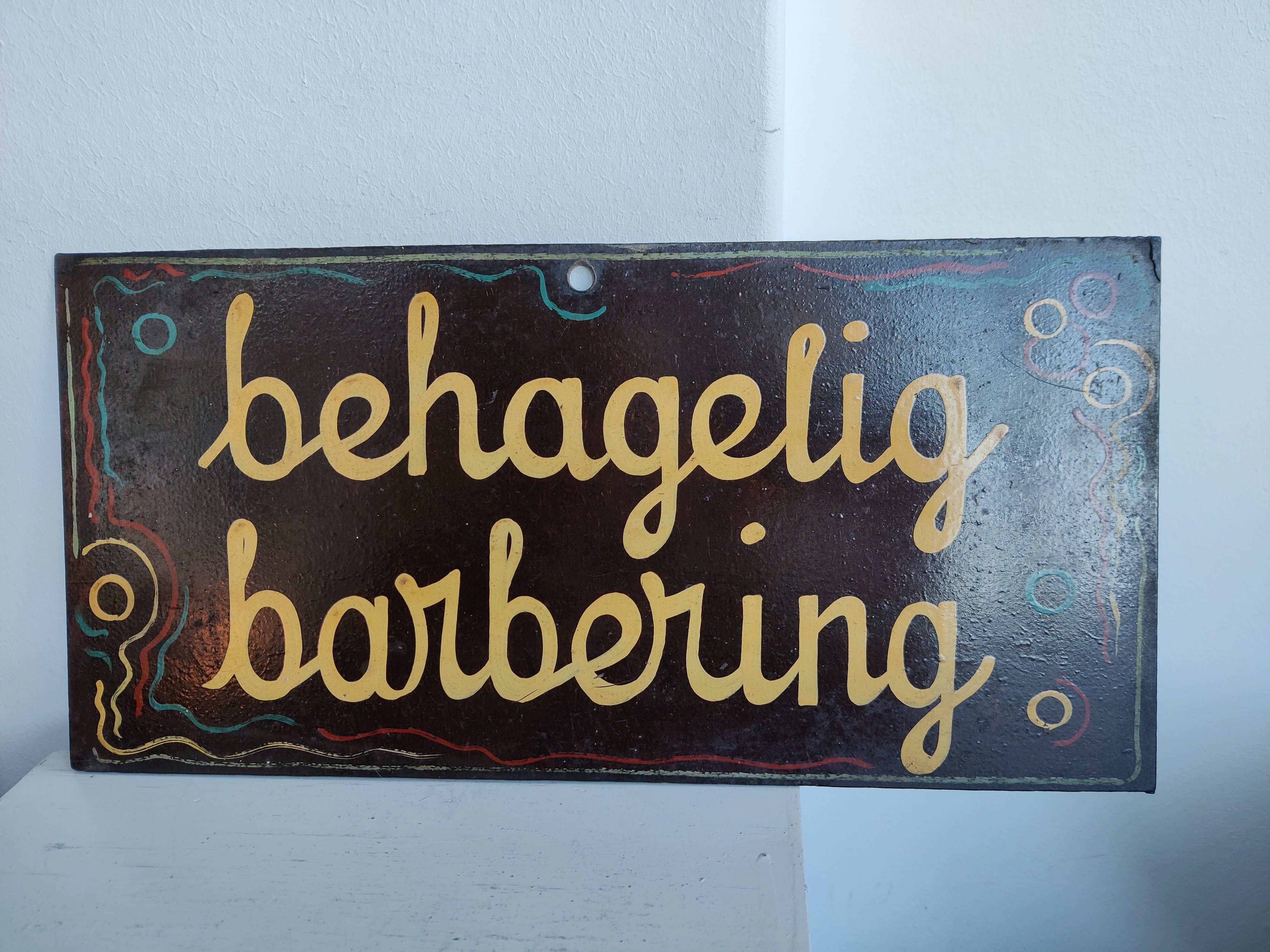Gammelt skilt fra barber: Behagelig barbering