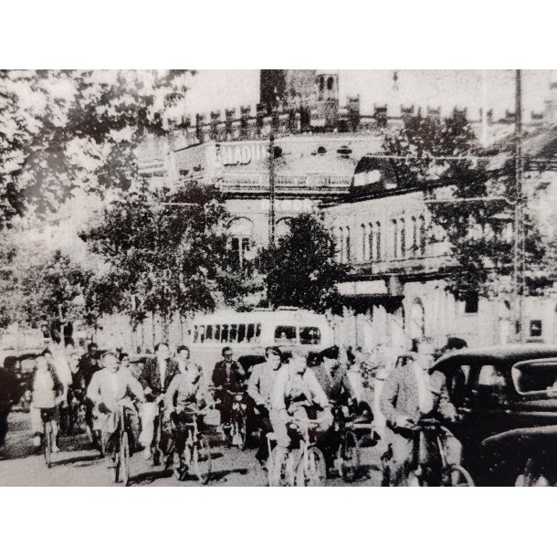 Gamle s/h fotopostkort fra K�benhavn: Tivoli, byens t�rne, HC Andersens Boulevard