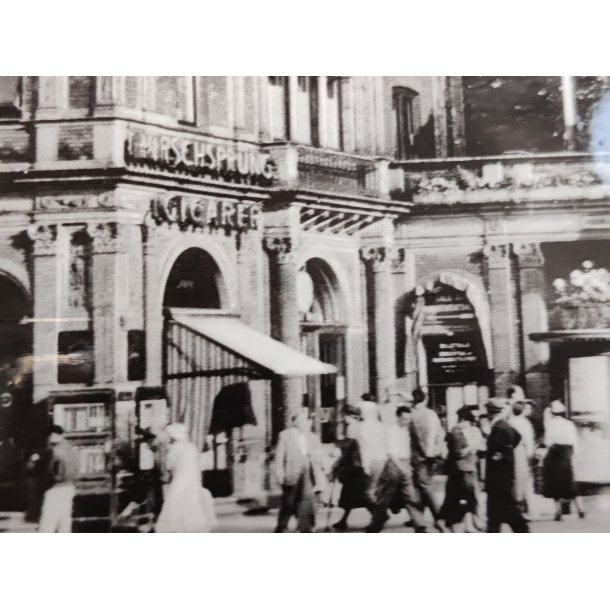 Gamle s/h fotopostkort fra K�benhavn: Tivoli, byens t�rne, HC Andersens Boulevard