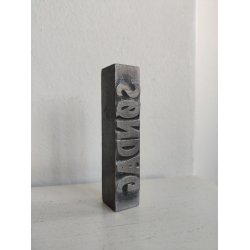 "S�ndag" avis-trykklods i metal