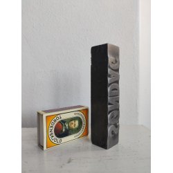 "S�ndag" avis-trykklods i metal