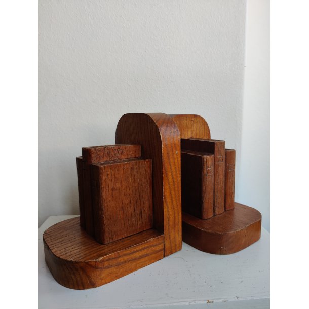 Vintage bogst�tter i tr� med sm� b�ger