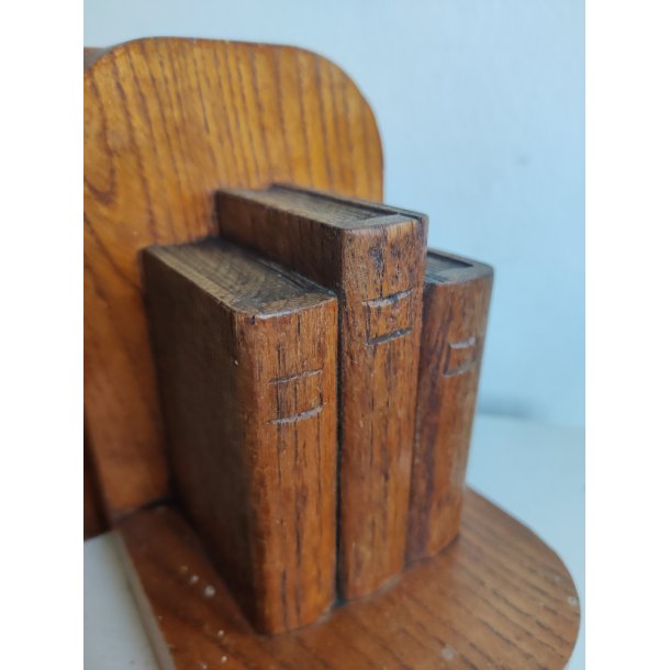 Vintage bogst�tter i tr� med sm� b�ger