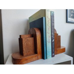 Vintage bogst�tter i tr� med sm� b�ger