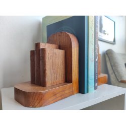 Vintage bogst�tter i tr� med sm� b�ger