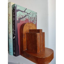 Vintage bogst�tter i tr� med sm� b�ger