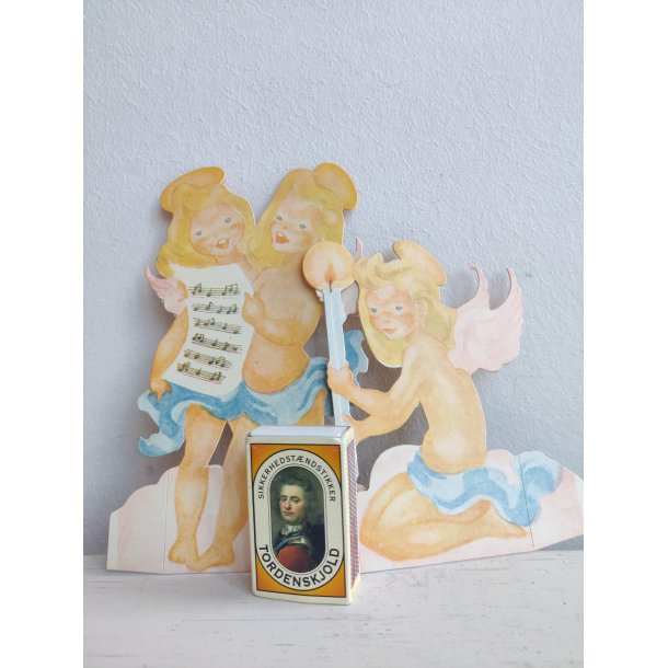 To store engle fra 1940'erne i karton