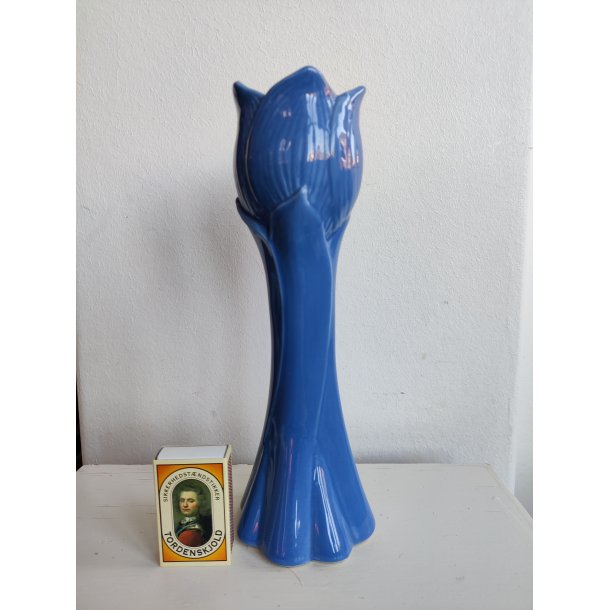 Smuk lysebl� tulipanvase fra S�dahl