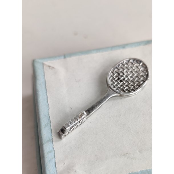 Tennisketcher i s�lv, vedh�ng af Hermann Siersb�l