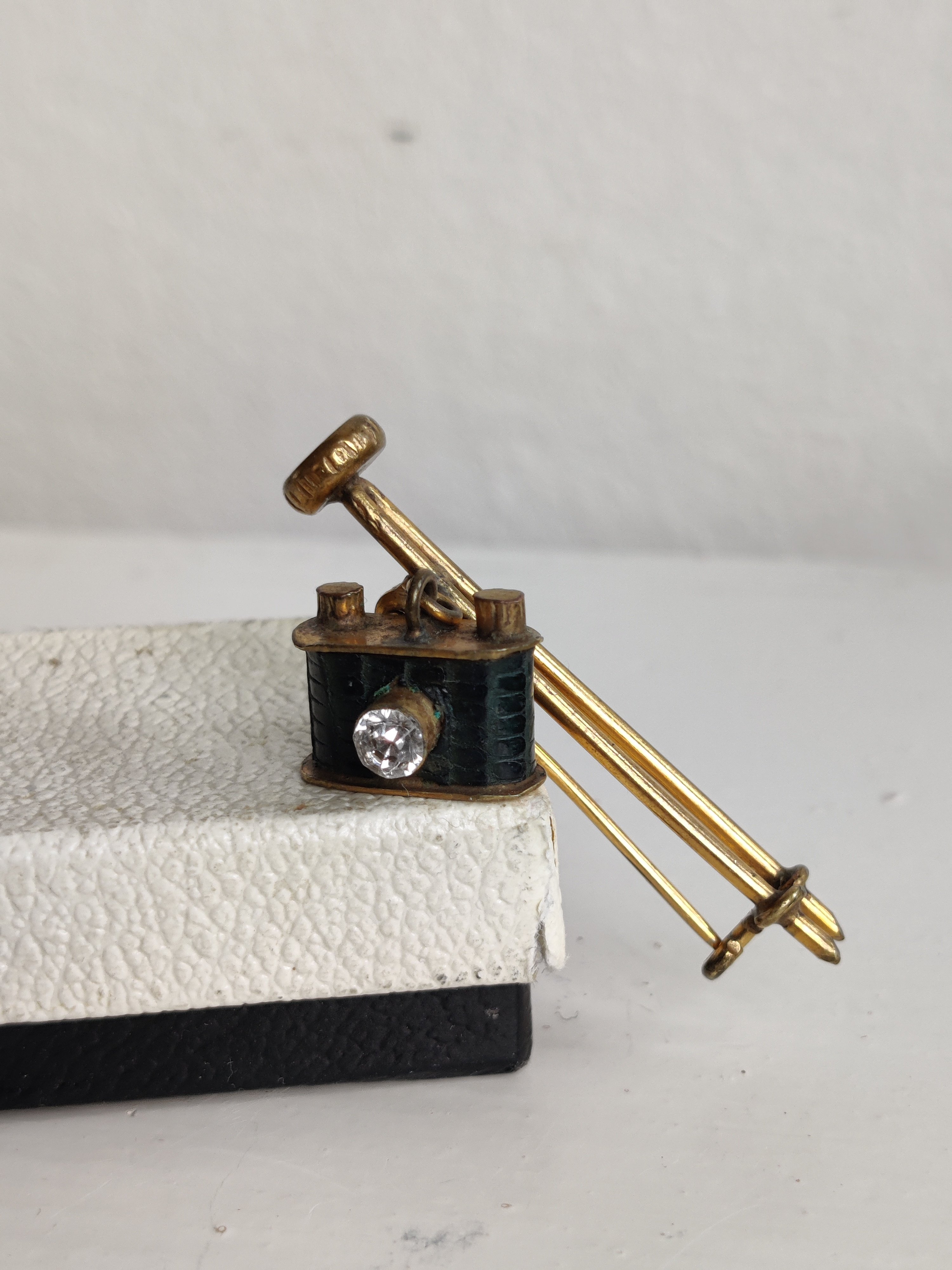 Vintage broche med mini kamera