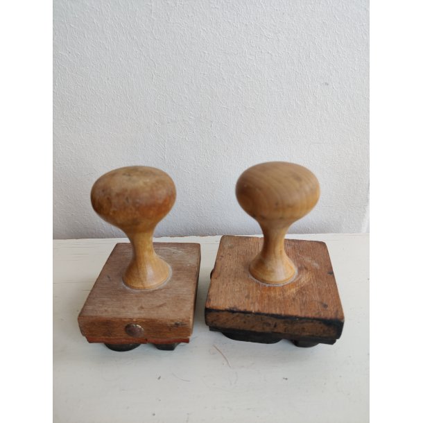 Gamle gummistempler med tal 10 og 90