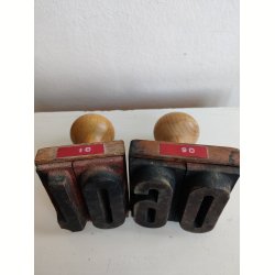 Gamle gummistempler med tal 10 og 90
