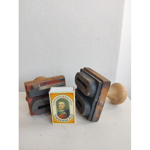 Gamle gummistempler med tal 10 og 90