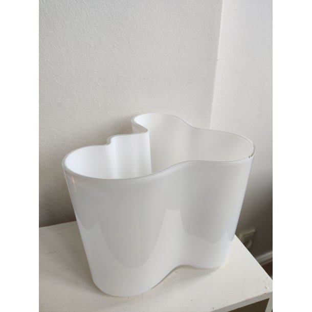 Alvar Aalto hvid opal vase 16 cm