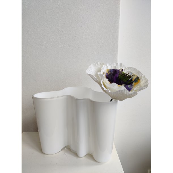 Alvar Aalto hvid opal vase 16 cm